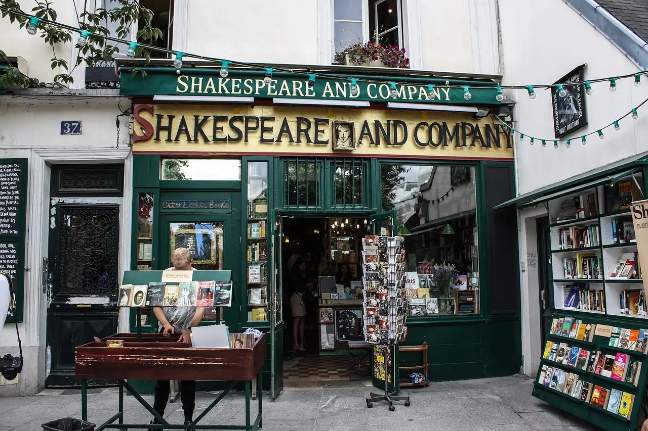 Shakespeare and Company (Rue de la Bûcherie)