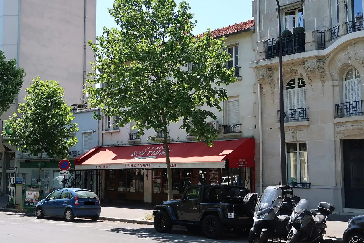 Les Deux Stations 小酒館