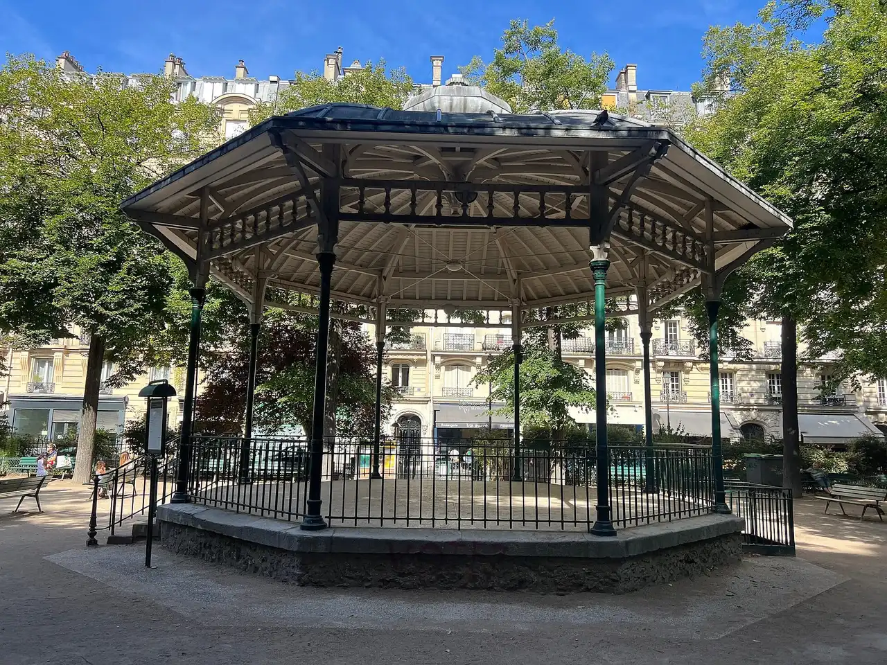 Le Square Trousseau