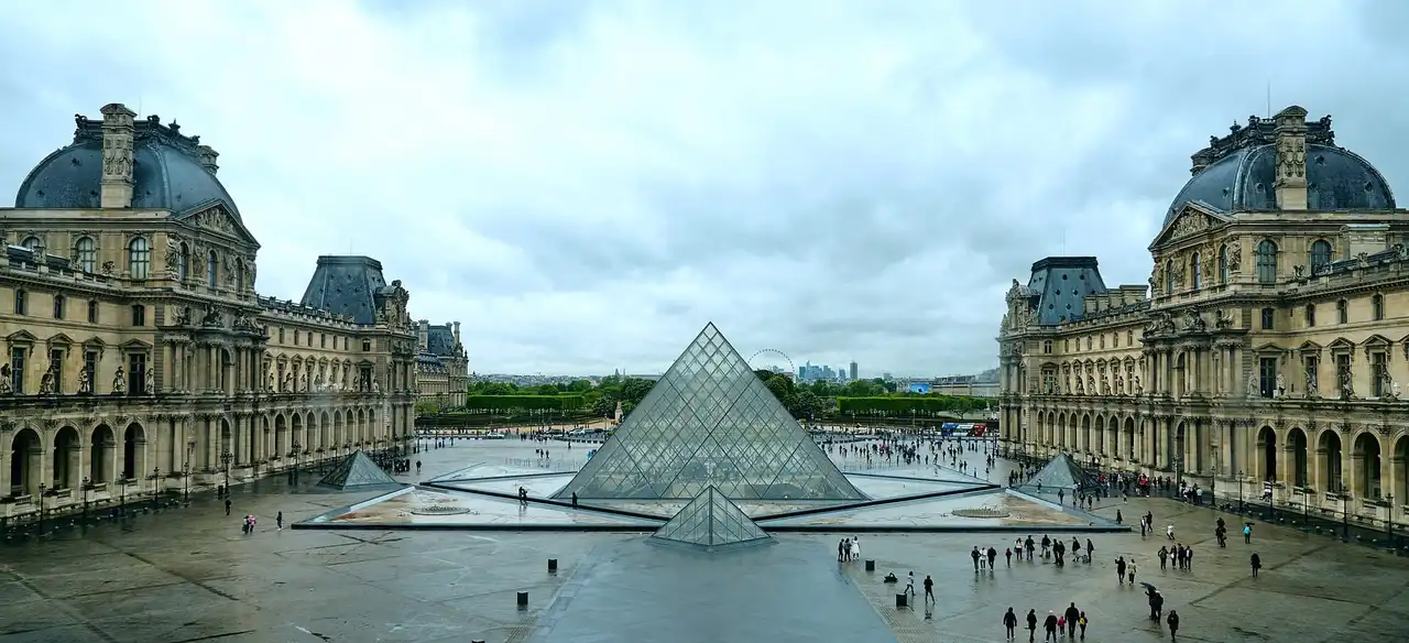 Louvre-Pyramide