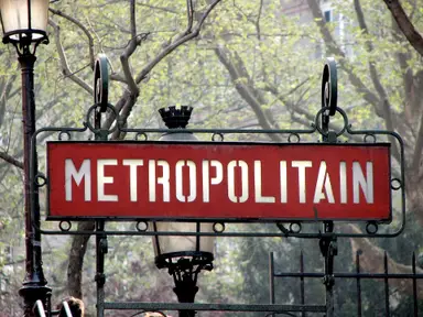 Métro Lamarck-Caulaincourt et rue Lamarck