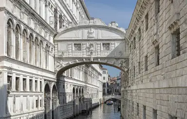 Rio di Palazzo et le pont des Soupirs